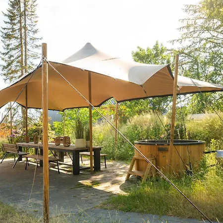 Familiehuis Met Hottub & Sauna + Trekkershutten | 18 Pers. Prázdninový dům Wilsum