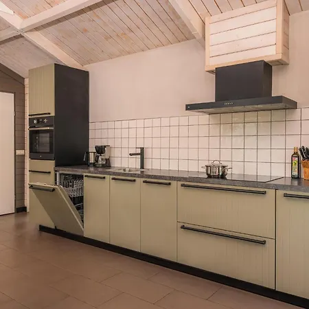 Prázdninový dům Familiehuis Met Hottub & Sauna + Trekkershutten | 18 Pers. Wilsum