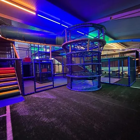 Prázdninový dům Familiehuis Met Hottub & Sauna + Trekkershutten | 18 Pers.