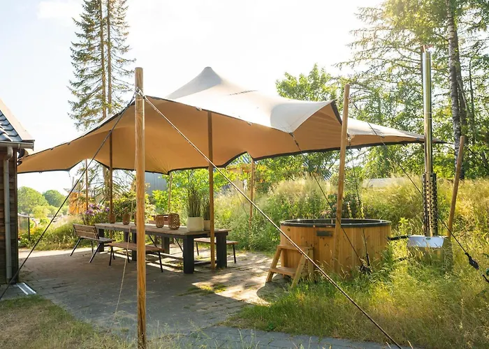 Familiehuis Met Hottub & Sauna + Trekkershutten | 18 Pers. 度假居 Wilsum
