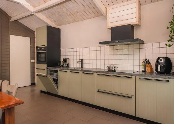 度假居 Familiehuis Met Hottub & Sauna + Trekkershutten | 18 Pers. Wilsum